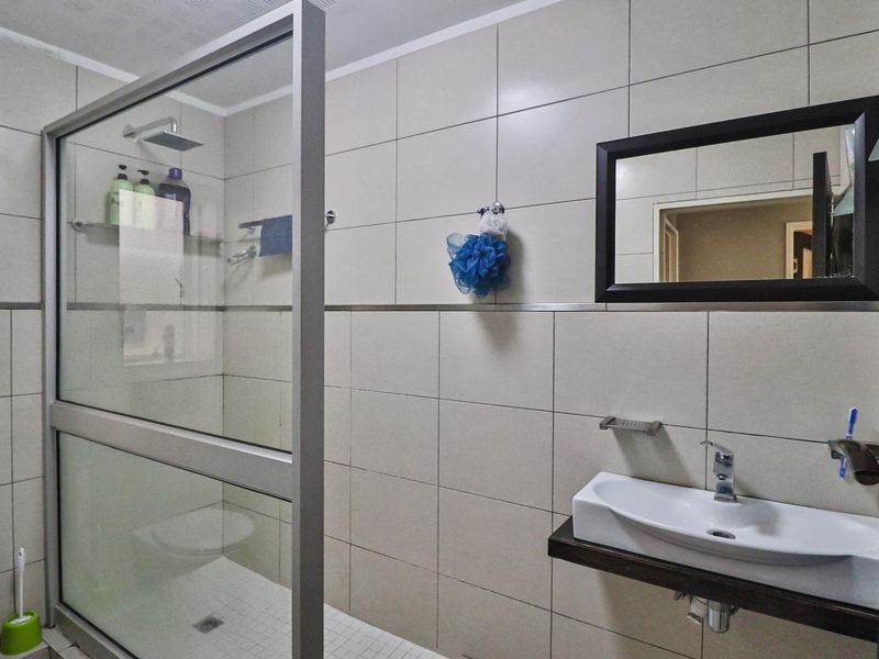 HUMEWOOD FURNISHED 2 BED 1.5 BATH APARTMENT WITH SECURE PARKING FOR RENT - Photo 10