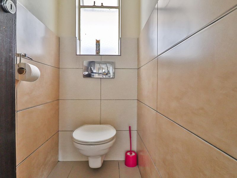HUMEWOOD FURNISHED 2 BED 1.5 BATH APARTMENT WITH SECURE PARKING FOR RENT - Photo 9