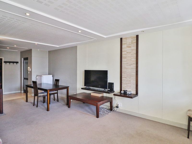 HUMEWOOD FURNISHED 2 BED 1.5 BATH APARTMENT WITH SECURE PARKING FOR RENT - Photo 3