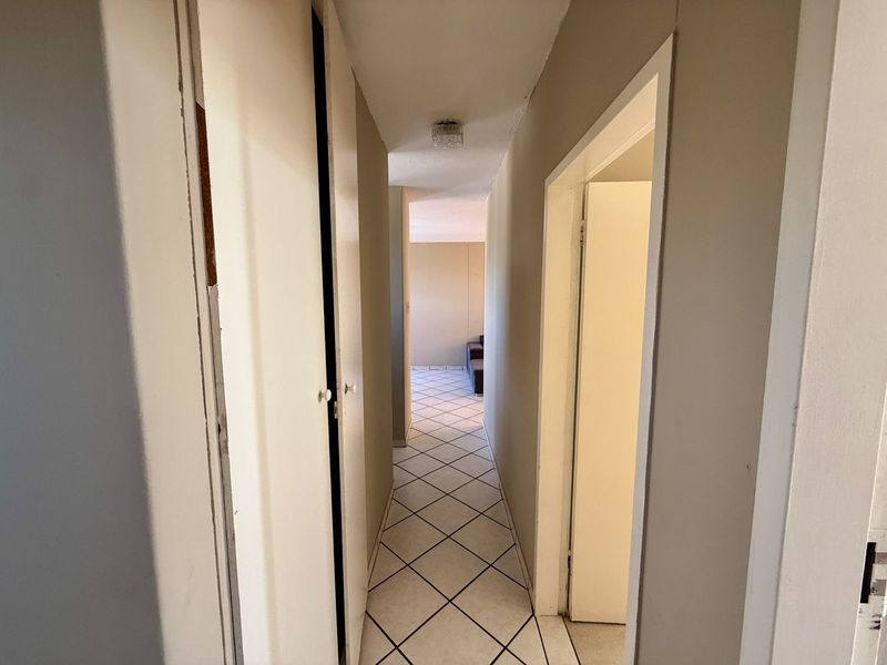 Secure & Convenient Fifth-Floor Apartment in Pretoria North - Photo 7