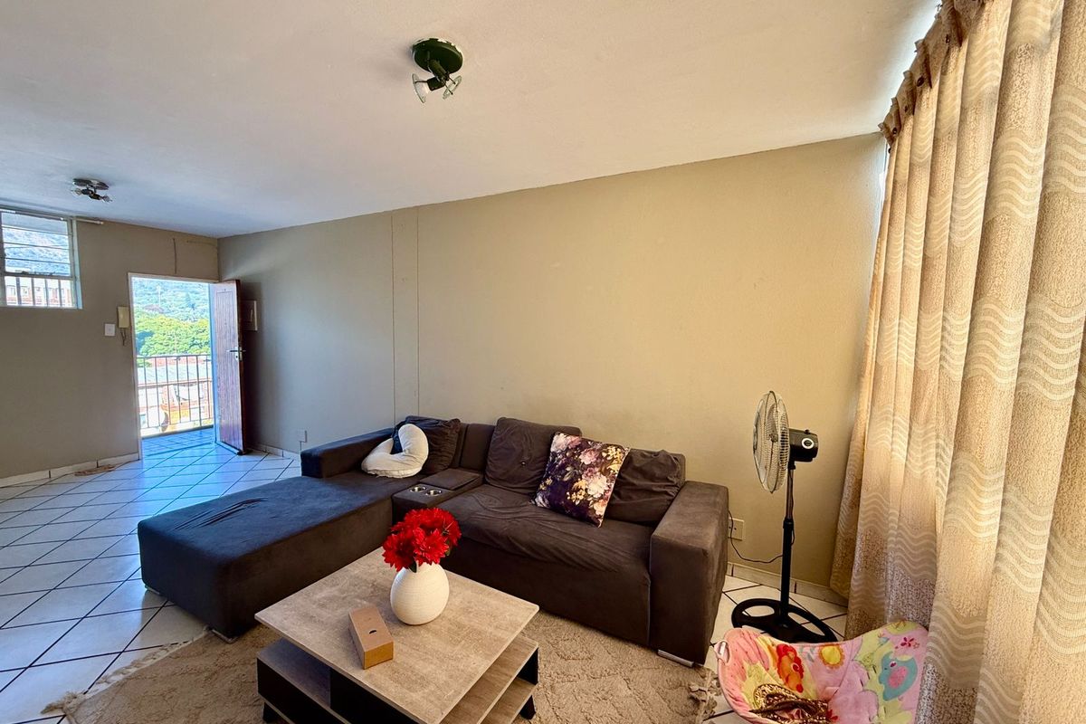 Secure & Convenient Fifth-Floor Apartment in Pretoria North - Photo 4
