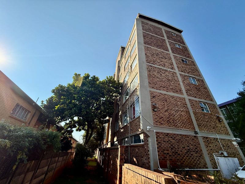 Secure & Convenient Fifth-Floor Apartment in Pretoria North - Photo 3
