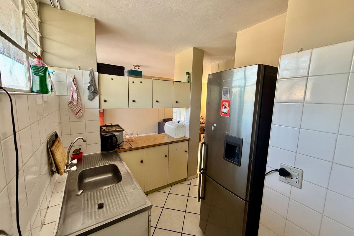 Secure & Convenient Fifth-Floor Apartment in Pretoria North - Photo 5