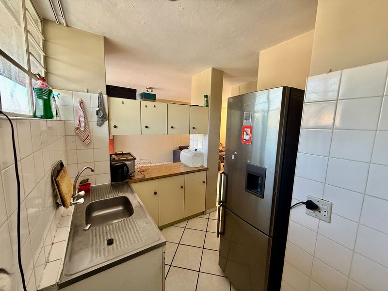 Secure & Convenient Fifth-Floor Apartment in Pretoria North - Photo 5