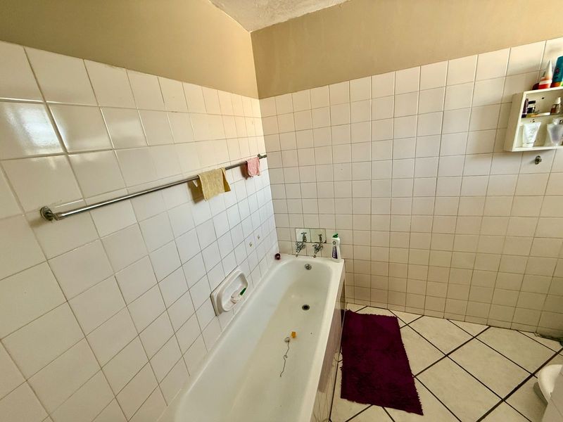 Secure & Convenient Fifth-Floor Apartment in Pretoria North - Photo 10