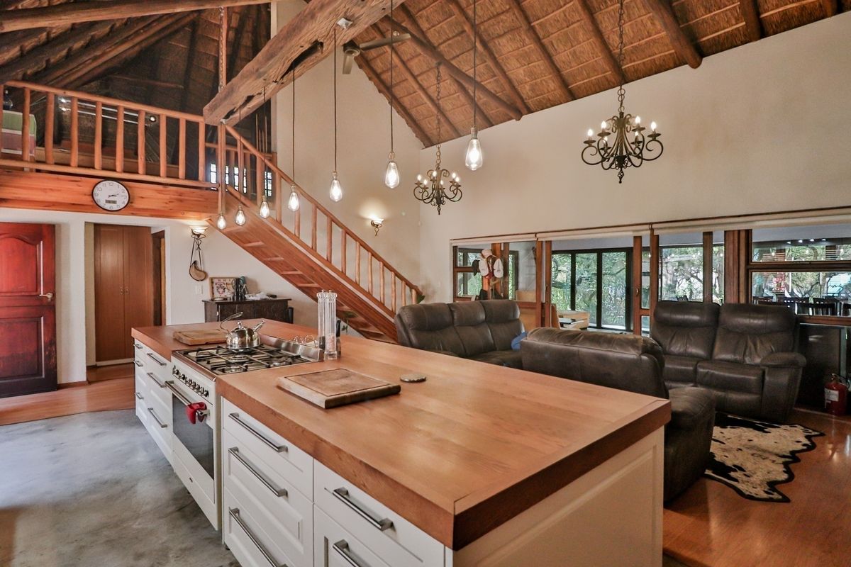 Stunning home in Lakeland - Photo 3