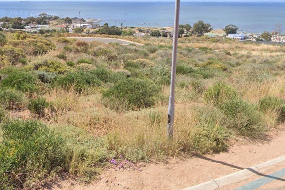 Large Plot With Magnificent Sea And Mountain Views. - Photo 3