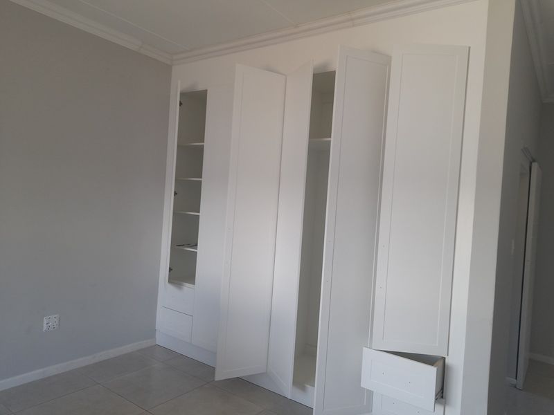 Popular Gated Complex - Photo 4
