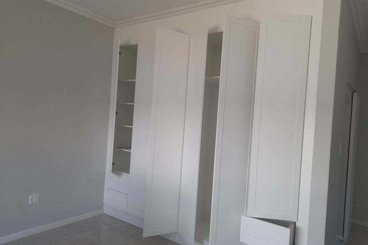 Popular Gated Complex - Photo 4