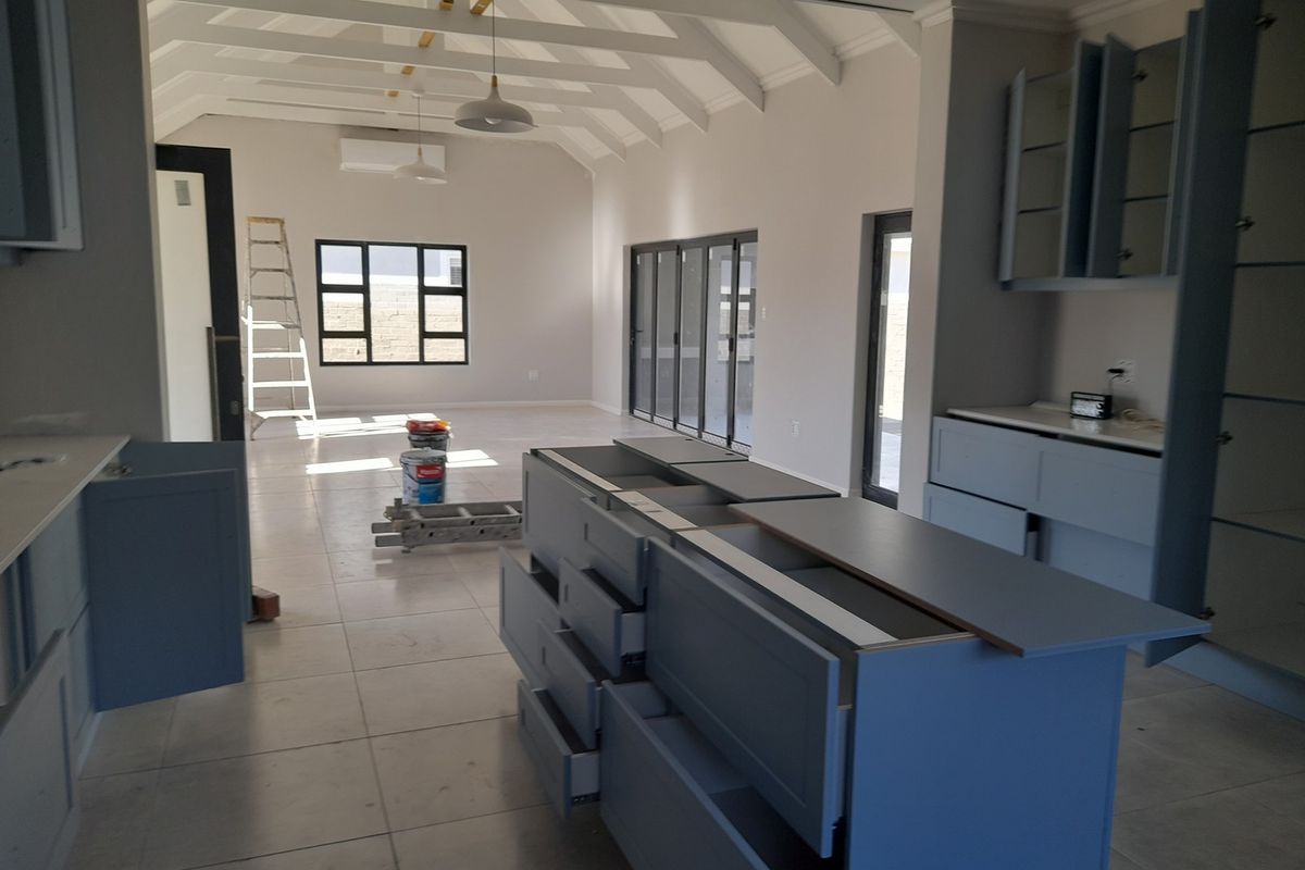 Popular Gated Complex - Photo 3