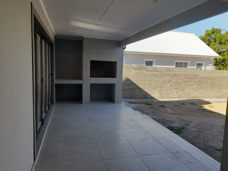 Popular Gated Complex - Photo 5