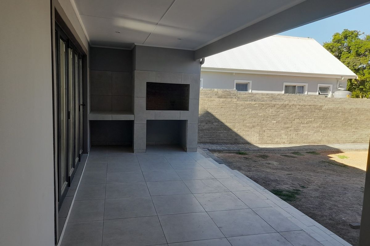 Popular Gated Complex - Photo 5
