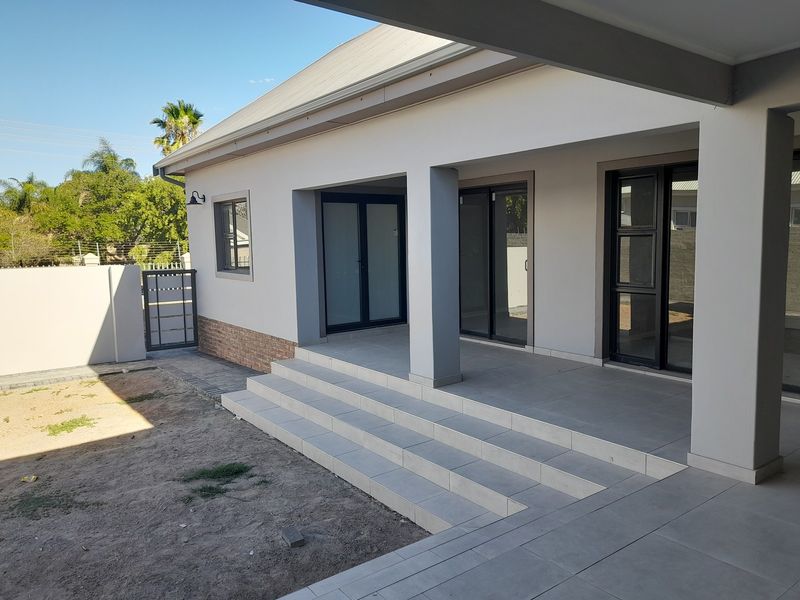 Popular Gated Complex - Photo 2