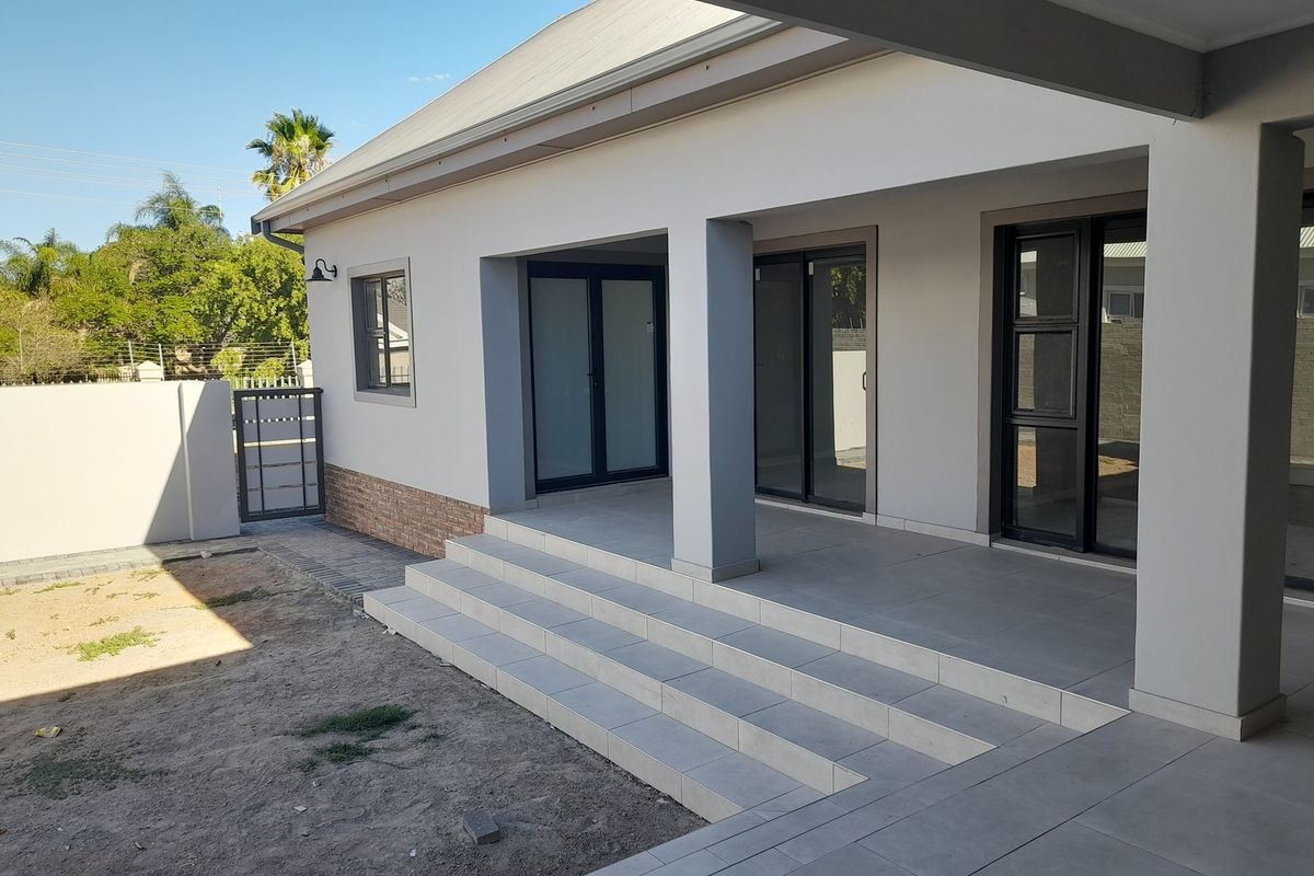 Popular Gated Complex - Photo 2