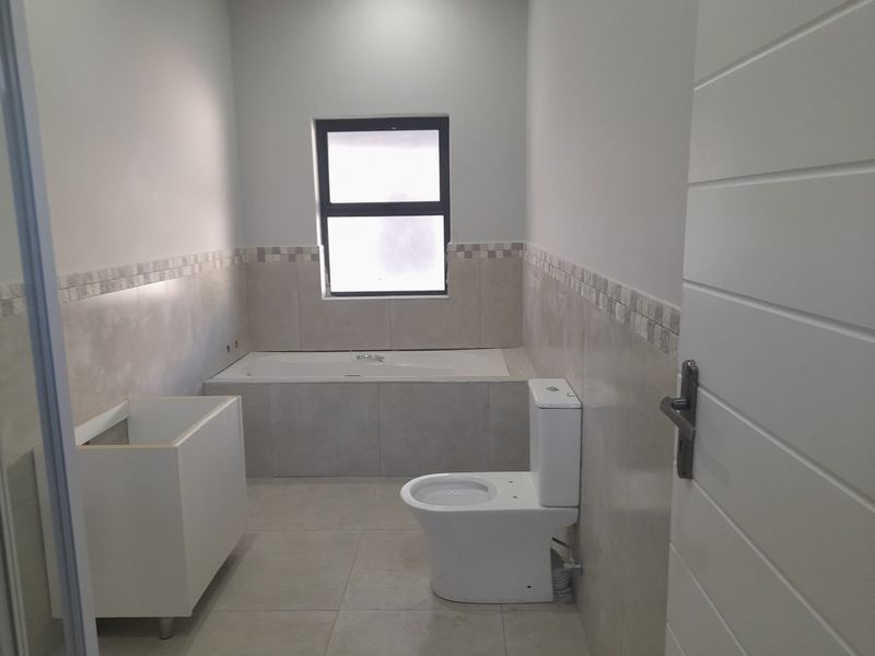 Popular Gated Complex - Photo 7