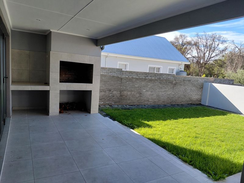 Popular Gated Complex - Photo 5
