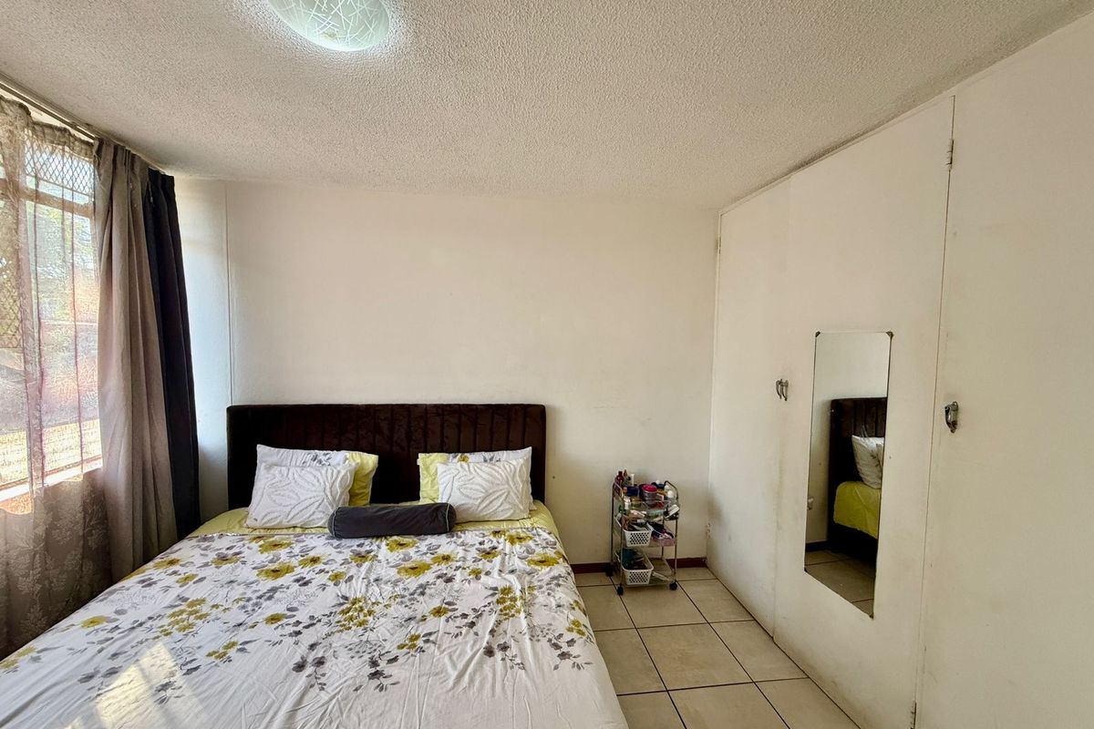 Comfortable & Secure First-Floor Living in Pretoria North - Photo 5