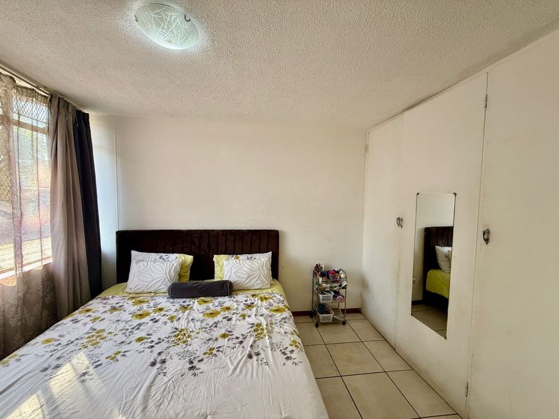 Comfortable & Secure First-Floor Living in Pretoria North - Photo 5