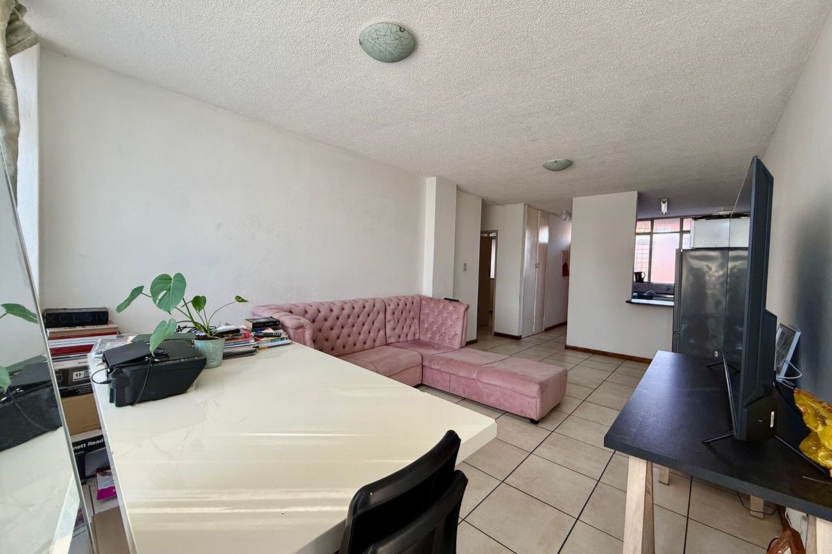 Comfortable & Secure First-Floor Living in Pretoria North - Photo 4
