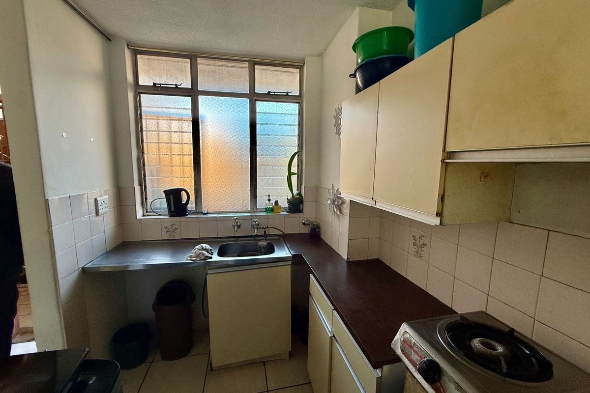 Comfortable & Secure First-Floor Living in Pretoria North - Photo 3