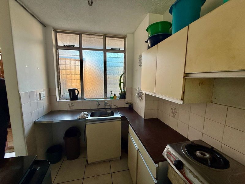 Comfortable & Secure First-Floor Living in Pretoria North - Photo 3