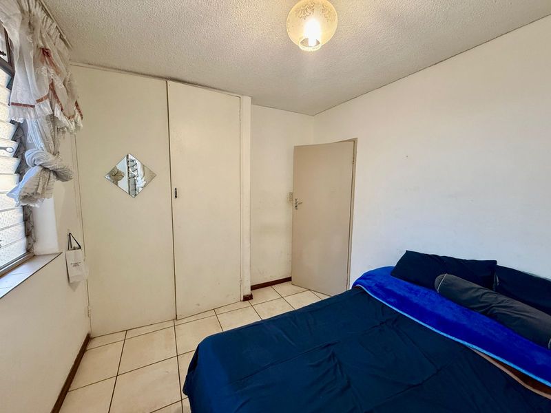 Comfortable & Secure First-Floor Living in Pretoria North - Photo 7