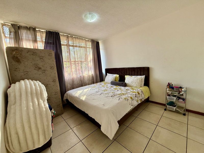 Comfortable & Secure First-Floor Living in Pretoria North - Photo 6