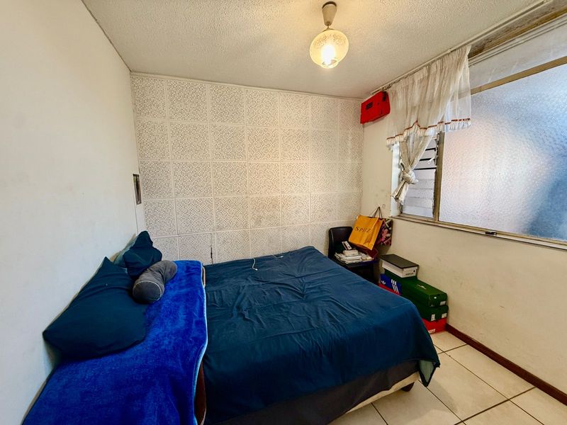Comfortable & Secure First-Floor Living in Pretoria North - Photo 8