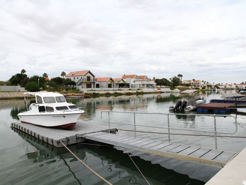 Unparalleled Luxury Canal-Side Living in Port Owen – A Must-See Gem! - Photo 4