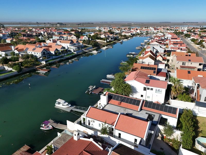 Unparalleled Luxury Canal-Side Living in Port Owen – A Must-See Gem! - Photo 2