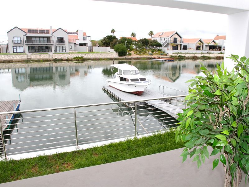 Unparalleled Luxury Canal-Side Living in Port Owen – A Must-See Gem! - Photo 5