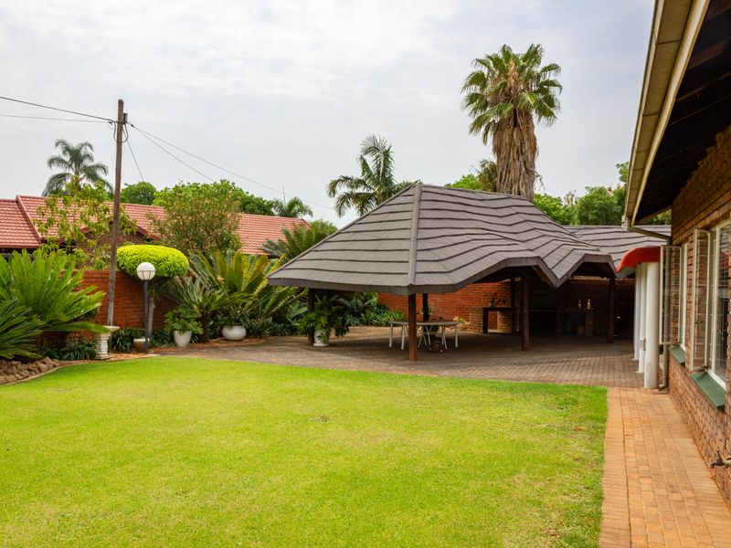 Spacious 3 bed house for sale in Dorandia, Pretoria - perfect for a growing family. - Photo 3