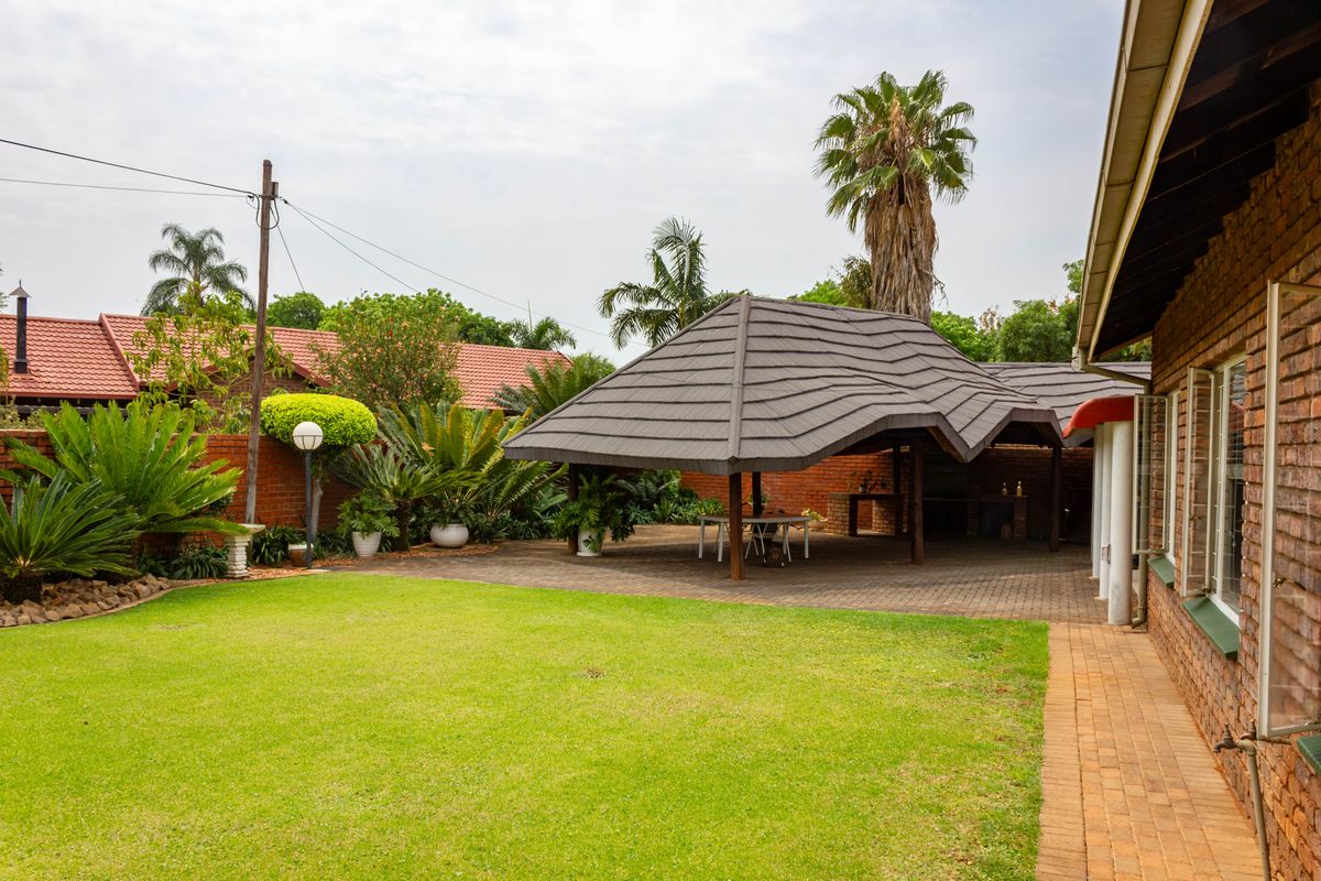Spacious 3 bed house for sale in Dorandia, Pretoria - perfect for a growing family. - Photo 3