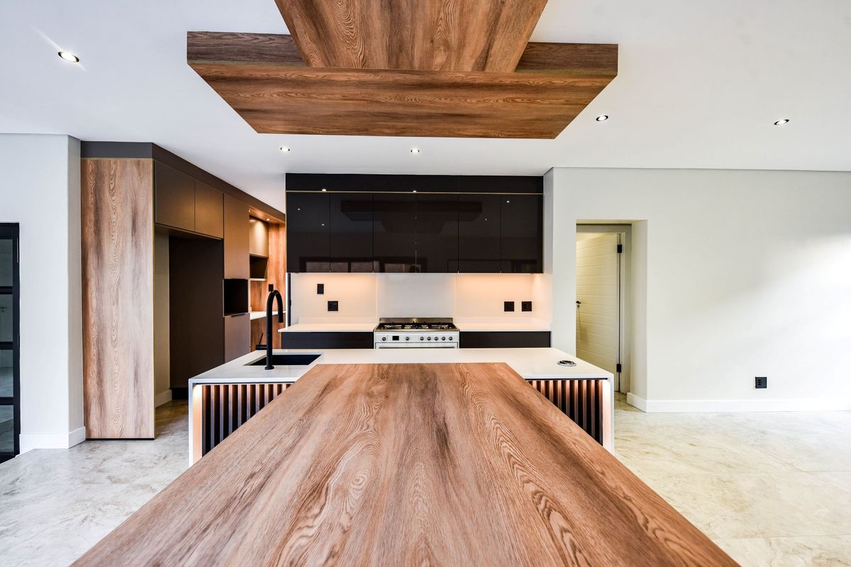 4 Bedroom.  4.5 Bath.  Full Staff room. Study. Pyjama lounge.  Pool. - Photo 3