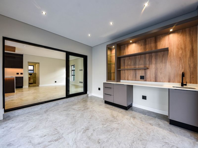 4 Bedroom.  4.5 Bath.  Full Staff room. Study. Pyjama lounge.  Pool. - Photo 4