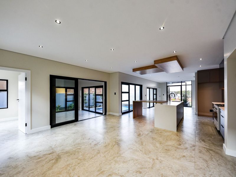 4 Bedroom.  4.5 Bath.  Full Staff room. Study. Pyjama lounge.  Pool. - Photo 2