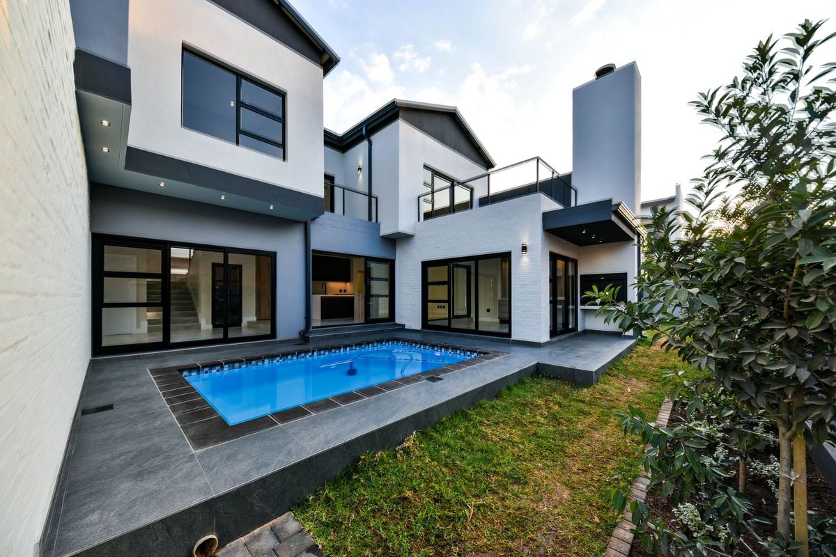 4 Bedroom.  4.5 Bath.  Full Staff room. Study. Pyjama lounge.  Pool. - Photo 5