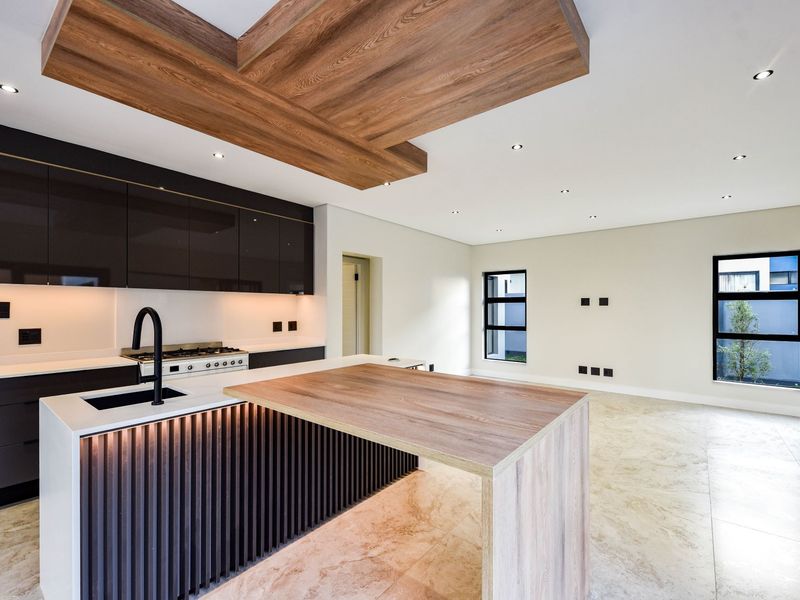 4 Bedroom.  4.5 Bath.  Full Staff room. Study. Pyjama lounge.  Pool. - Photo 4