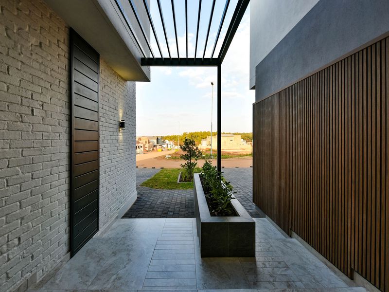 4 Bedroom.  4.5 Bath.  Full Staff room. Study. Pyjama lounge.  Pool. - Photo 8