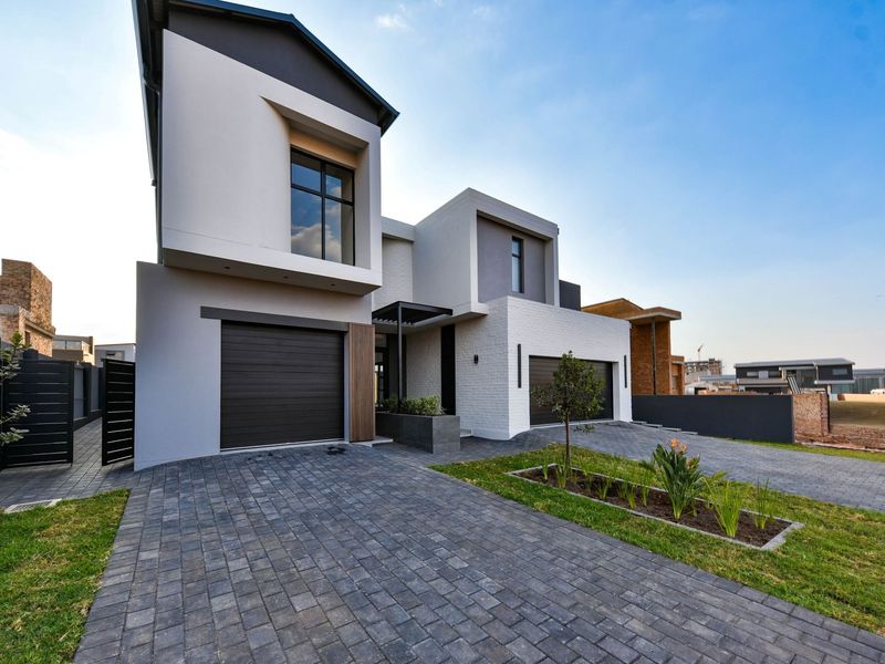 4 Bedroom.  4.5 Bath.  Full Staff room. Study. Pyjama lounge.  Pool. - Photo 7