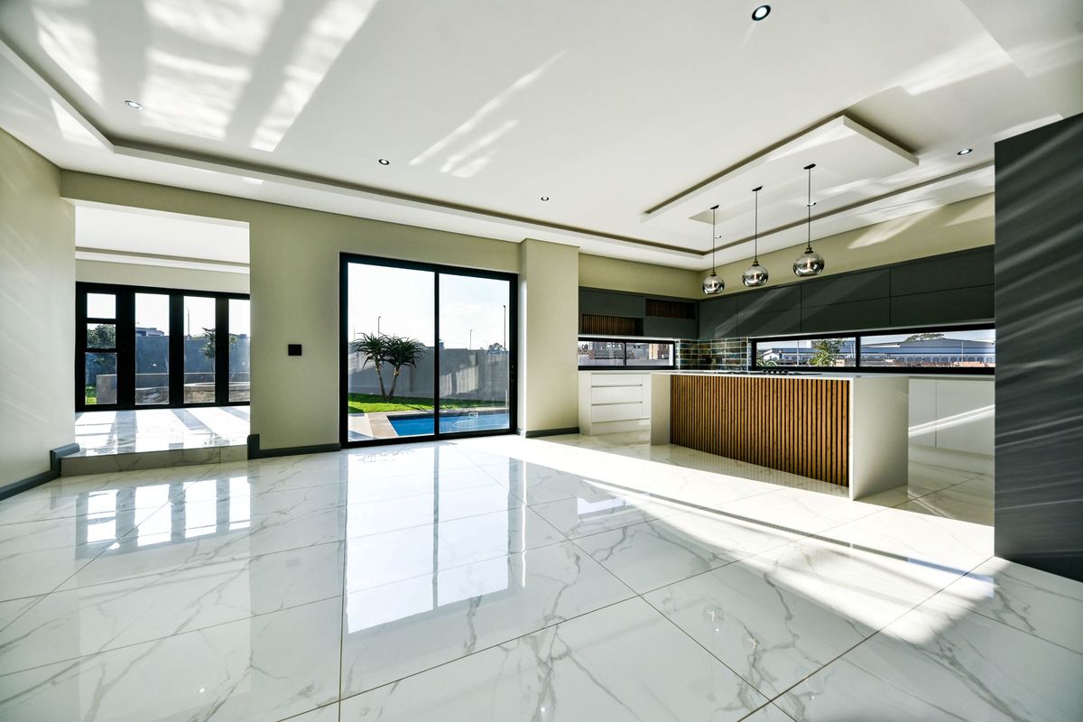 Stylish 4-Bedroom Home with Swimming Pool, Boma, Study & Staff Accommodation - Photo 2