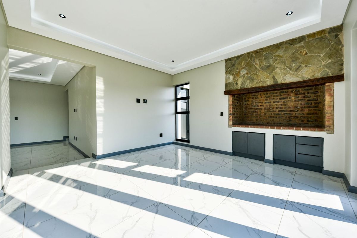 Stylish 4-Bedroom Home with Swimming Pool, Boma, Study & Staff Accommodation - Photo 4