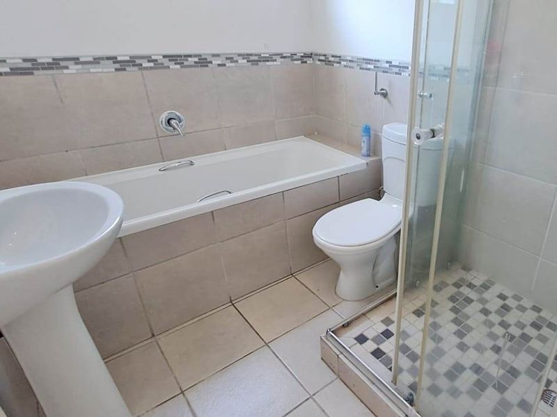 SALISBURY PARK 3 BED 2 BATH HOUSE WITH SINGLE GARAGE FOR RENT - Photo 10