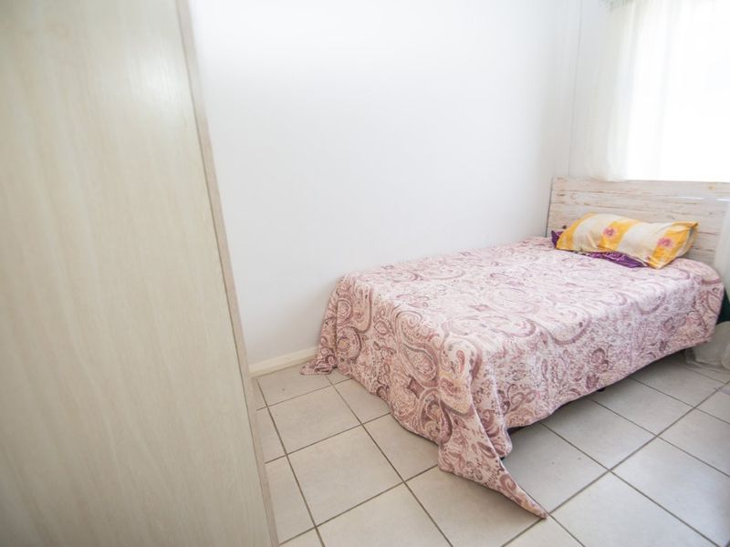 SALISBURY PARK 3 BED 2 BATH HOUSE WITH SINGLE GARAGE FOR RENT - Photo 9
