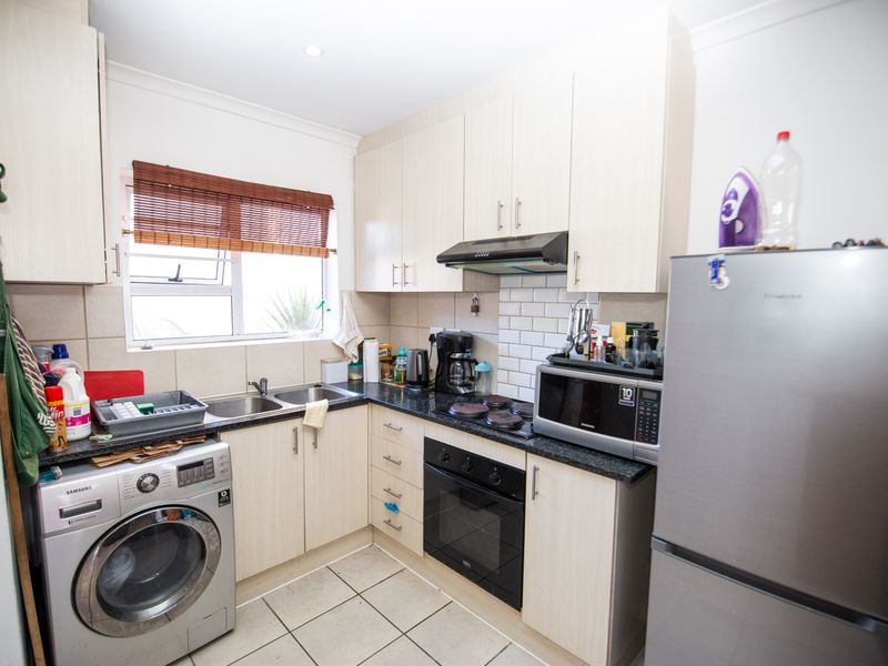 SALISBURY PARK 3 BED 2 BATH HOUSE WITH SINGLE GARAGE FOR RENT - Photo 3