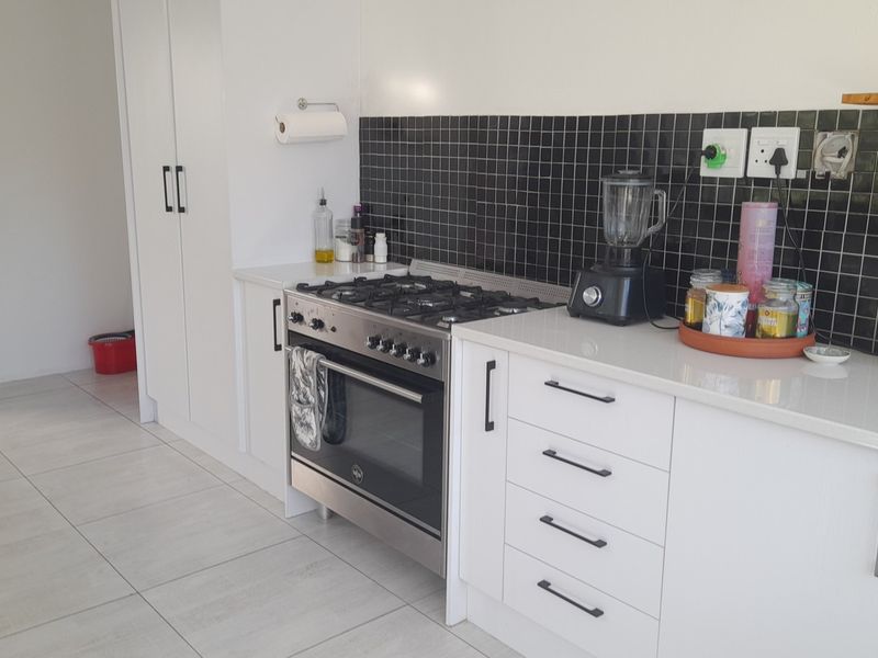 Cape Dutch Golden Oldie in Wesbank - Photo 7