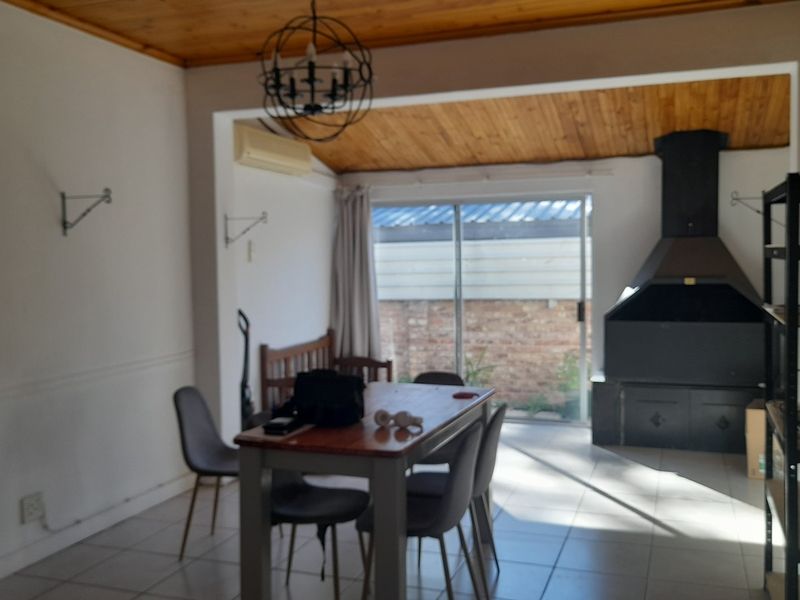 Cape Dutch Golden Oldie in Wesbank - Photo 5