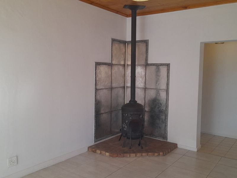 Cape Dutch Golden Oldie in Wesbank - Photo 3