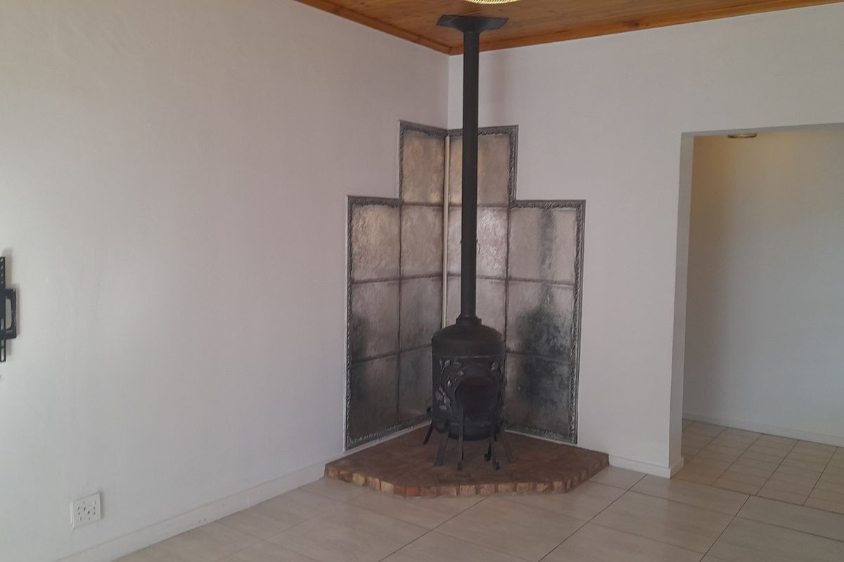 Cape Dutch Golden Oldie in Wesbank - Photo 3