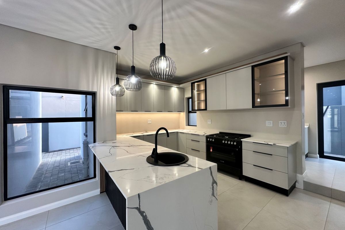Brand-New 4-Bedroom Turnkey Home with Swimming Pool, Family Lounge & Staff Accommodation - Photo 4